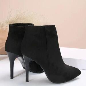 Elegant Black Ankle Boots
